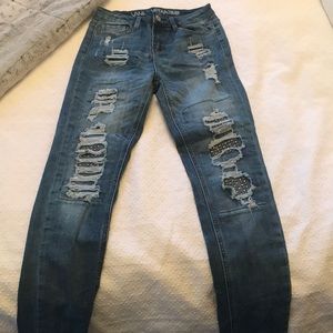 Mid Rise Ripped Jeans w/ Metal Embellishments